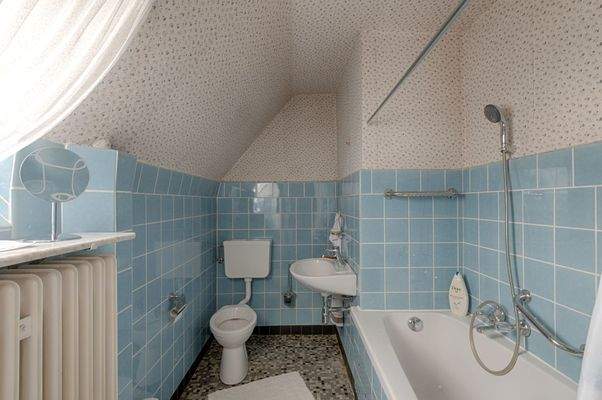 Badezimmer im Dachgeschoss