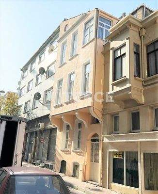 Furnished Building Near the Sea and Tram Stop in Balat İstanbul
