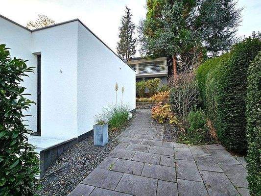 Weg zum Eingangsbereich