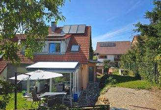 Außenansicht mit Wintergarten