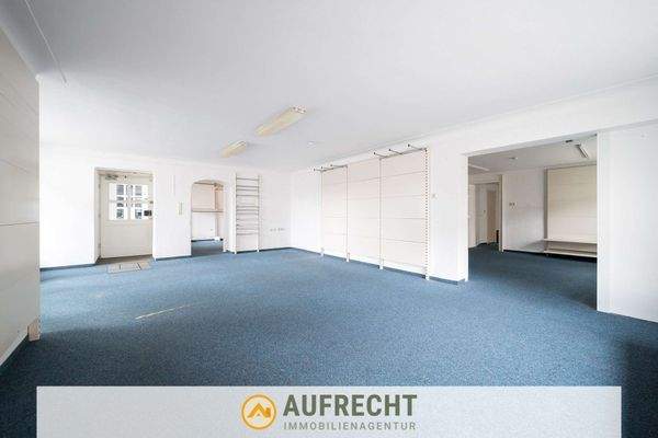 lichtdurchfluteter Verkaufsraum