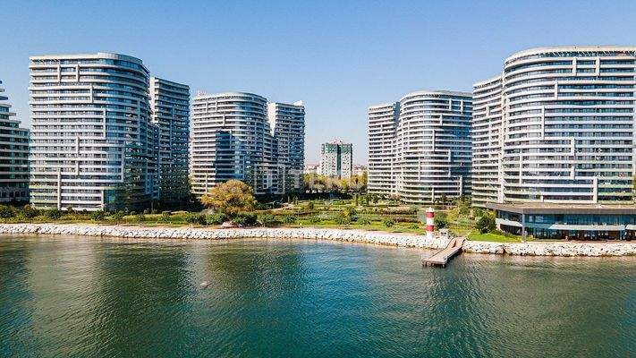 Flats in Complex with Luxury Amenities in İstanbul Bakırköy