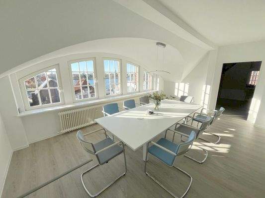 Besprechungszimmer mit wunderschönen Ausblick auf die Lübecker Türme