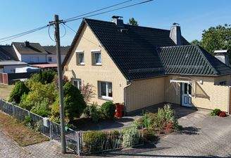 Ansicht Straße Eingangsbereich