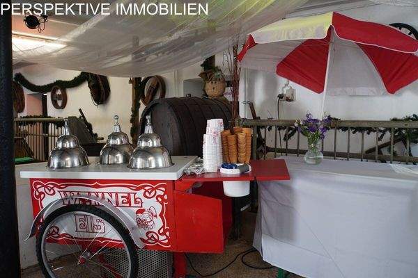 Saustall geschmückt