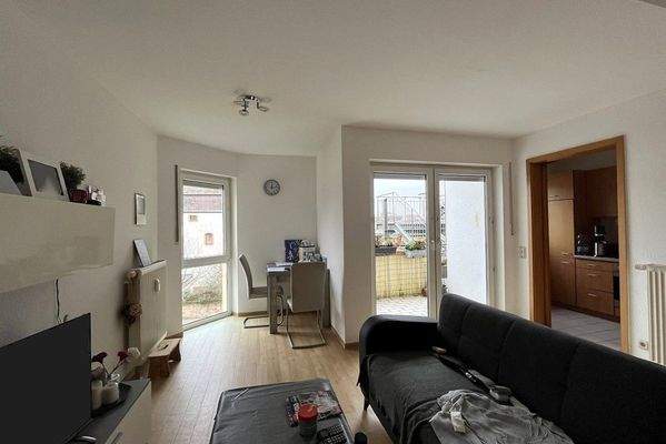 Wohn-, Ess- und Schlafzimmer