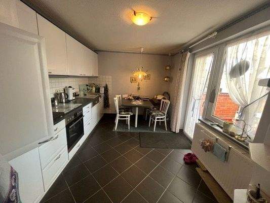 Küche mit Terrassenzugang