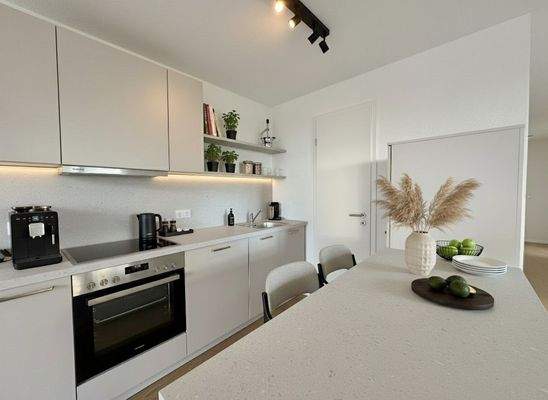 Moderne Küche mit Insel