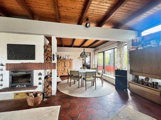 Großzügiger Ess- und Wohnbereich, der verbindet