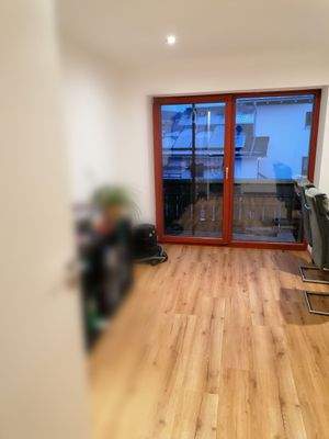 Schlafzimmer 2 / Büro mit Zugang zum Balkon