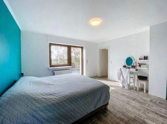 sz mit ankleide und balkon.JPG