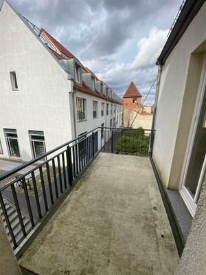 geräumiger Balkon mit 2 Zugängen