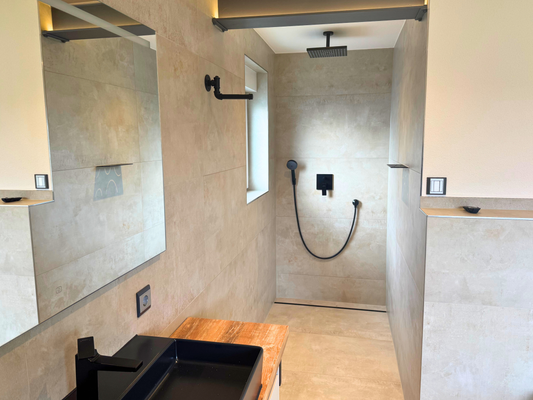 EG | Tageslichtbad mit Dusche und WC