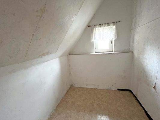 OG  Abstellraum bei Küche