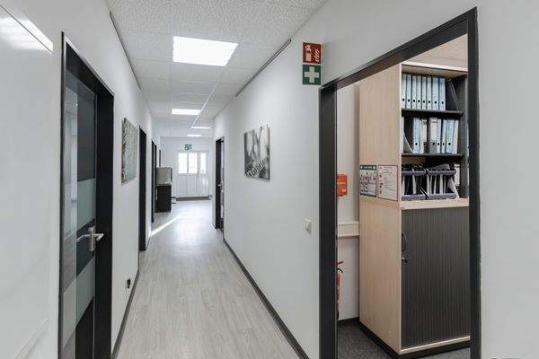 Gebäude 160-3057.JPG