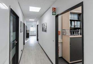 Gebäude 160-3057.JPG