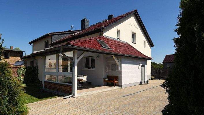 Blick zur überdachten Terrasse