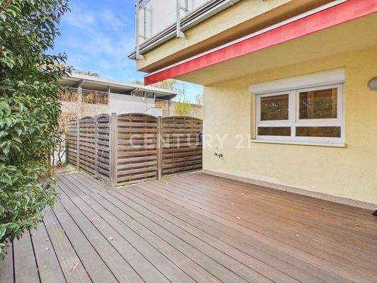 Teilweise überdachte Terrasse