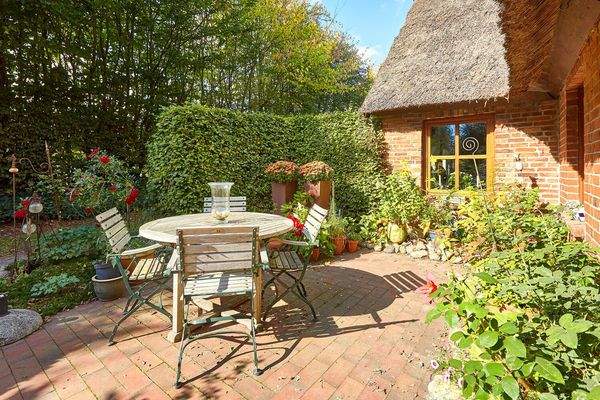 Sonnige West-Terrasse