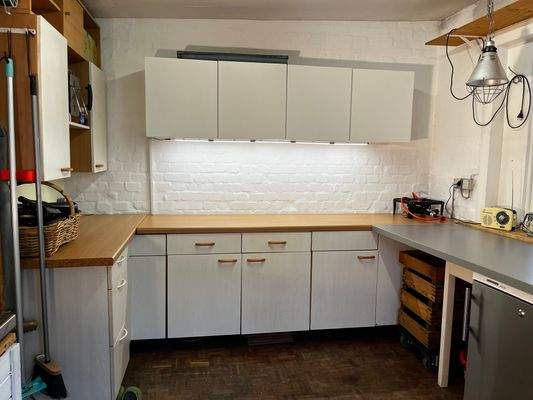 Outdoorküche neben Garage zum Hof