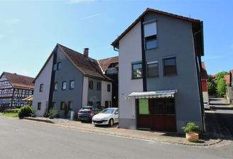 Ansicht Haupthaus und Altbau