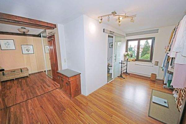 gr. ausgebautes Zimmer im DG