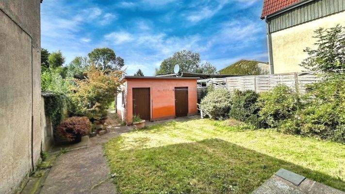 Grundstück mit massiven Nebengebäude