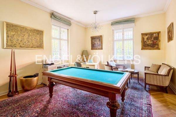 Separates Büro im Erdgeschoss