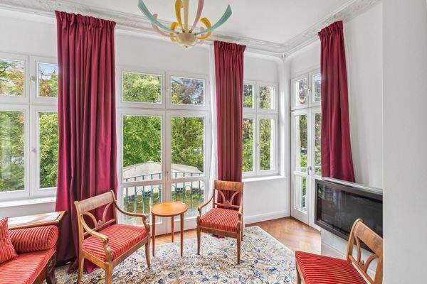 Wintergarten mit Zugang zur Terrasse