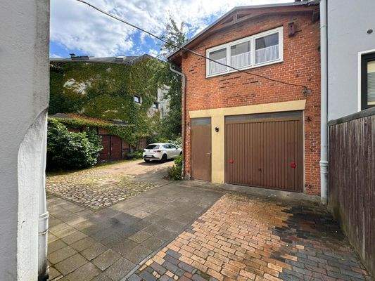 F-14-Parkplätze_+_Nebengebäude