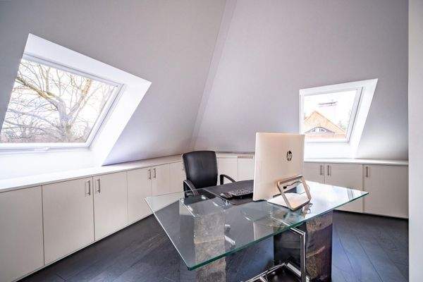  Vielseitig nutzbares Zimmer, ideal als Büro