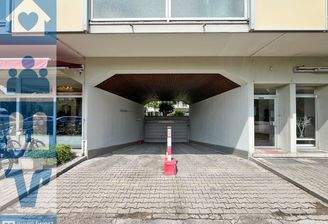 Tiefgarageneinfahrt des Mehrfamilienhauses in Unterschleißheim