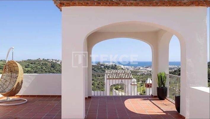 Townhouses in Estepona with Exclusive Pools and Gardens