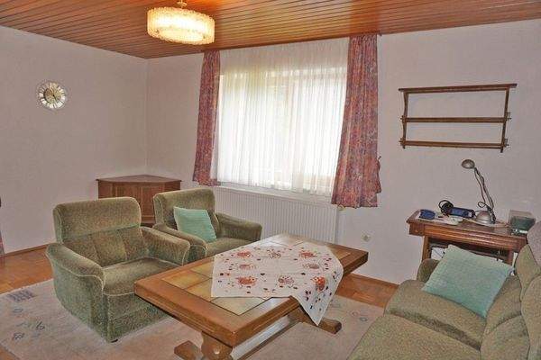 Wohnzimmer EG mit Zugang zur Terrasse