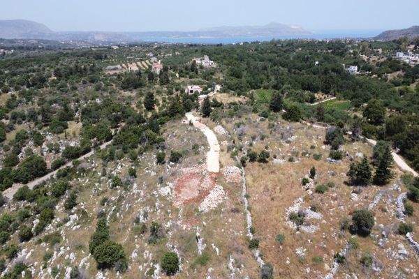 Kreta, Litsarda: Ruhiges Grundstück mit Baugenehmigung und atemberaubender Aussicht auf die Landschaft zu verkaufen