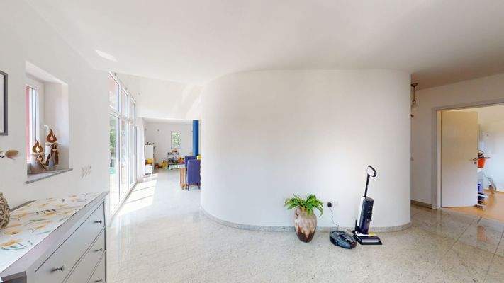 großzügiger Eingangsbereich