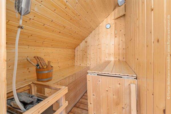 ... eine Sauna ... 