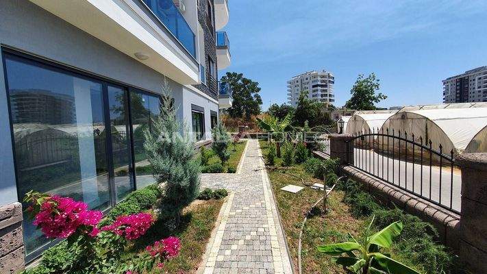 Ready-to-Move Flats in a Complex with Pool in Mahmutlar Alanya