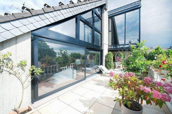 seitliche Dachterrasse