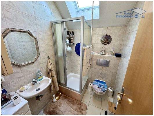 Mit Wanne und Dusche