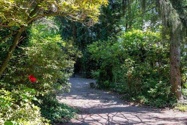 auf 2.642m² parkähnlichem Grundstück