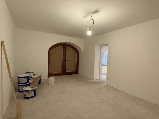 Wohnzimmer/Schlafzimmer/Büro/Esszimmer mit Ausgang zur Terrasse