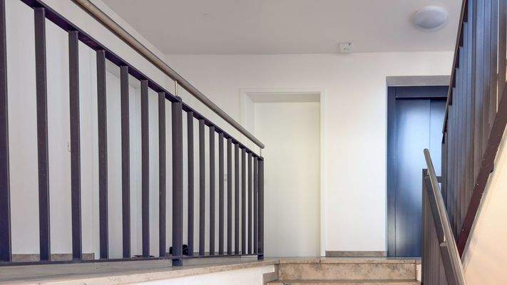 Lift direkt neben der Wohnung