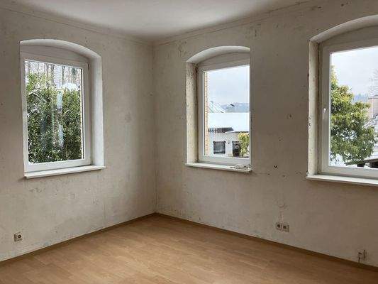 EG: lichtdurchflutetes Wohnzimmer