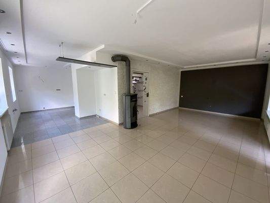 Wohn-/Esszimmer  (Wohnung OG)