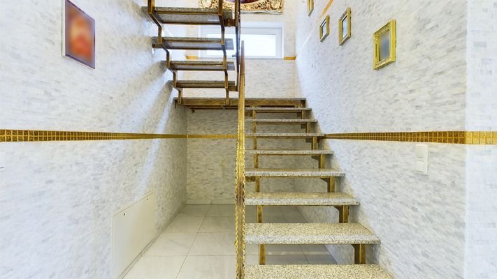 Treppenstufen zum Obergeschoss