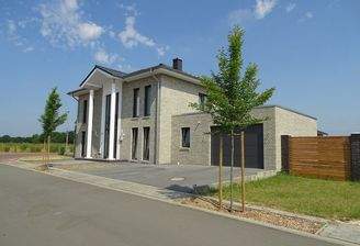 Hausansicht v. d. Straße.JPG