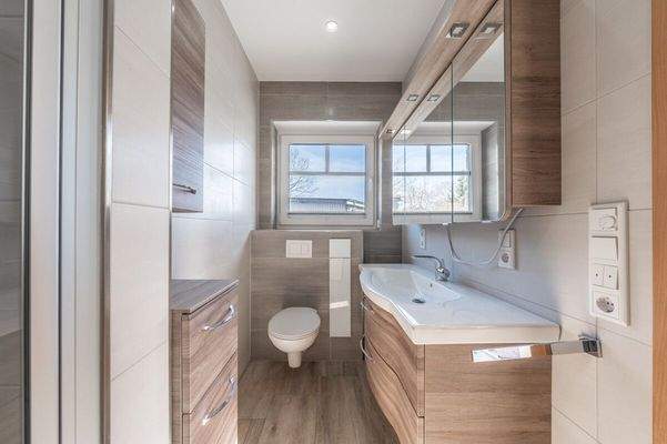 Das Badezimmer im EG