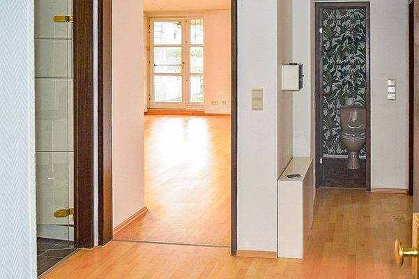 Flur, rechts GästeWC