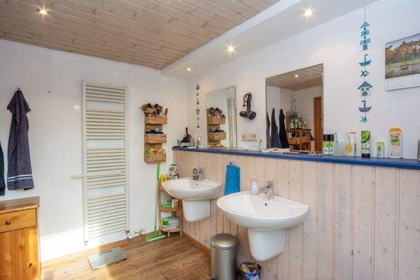 Haus 2 - Badezimmer Blick II